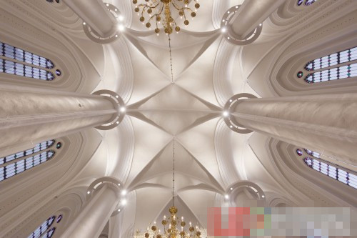 德国千年历史大教堂安装LED照明灯具 烘托建筑风格特色