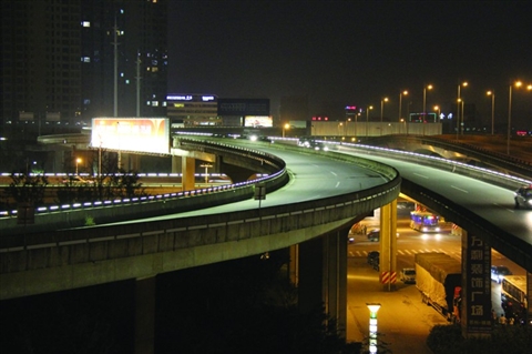 苏州现新时代“光明匝道” 装上3700余套LED护栏灯