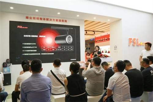 佛山照明携新品亮相第23届中国零售业博览会